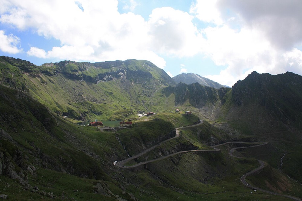 Lacul Balea si soseaua Transfagarasan, vazute de sus