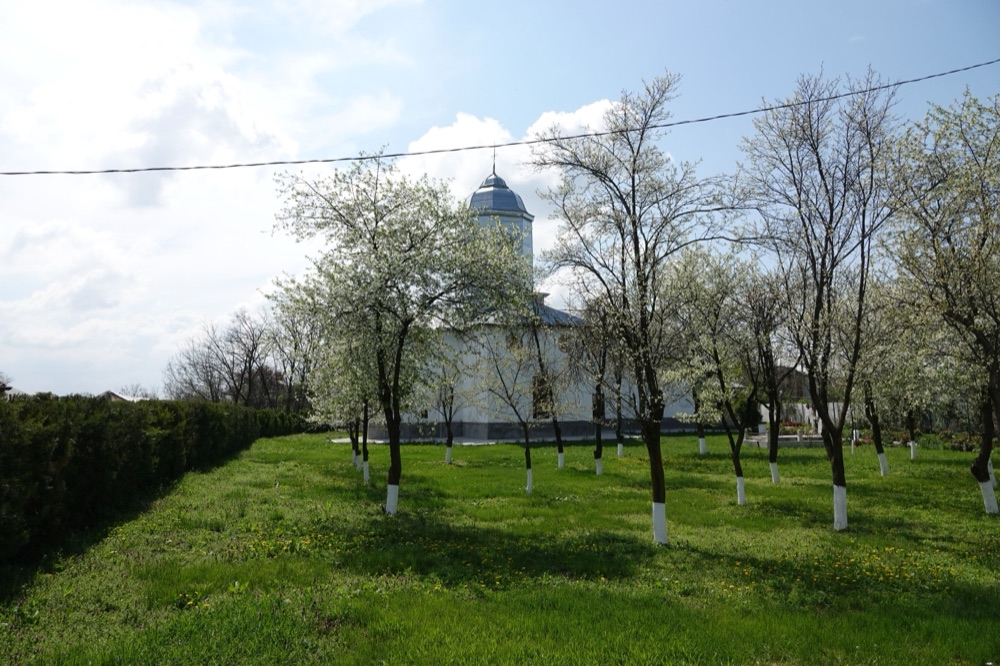 Biserica de Piatra Sfantul Dumitru din Gherghita