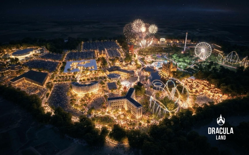 Randare oficiala Dracula Land: vedere de ansamblu asupra parcului tematic din Gherghita, noaptea