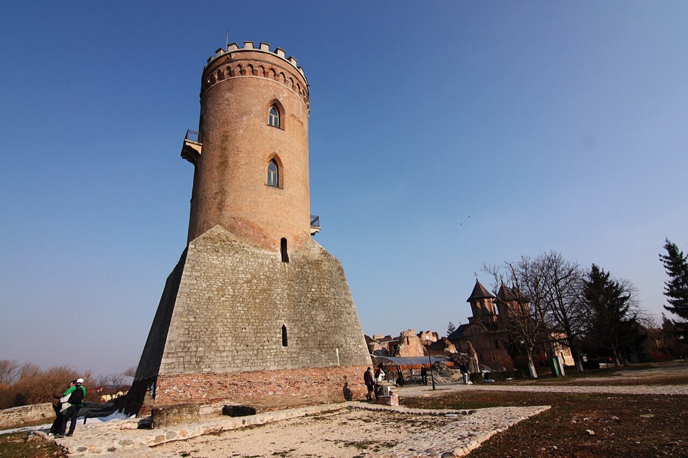 Turnul Chindiei si ruinele Curtii Domnesti din Targoviste, capitala lui Vlad Tepes
