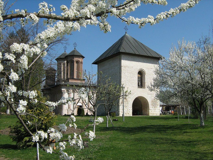 Manastirea Snagov, unde traditia spune ca ar fi fost ingropat Vlad Tepes