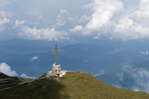 Crucea Caraiman — langa Dracula Land