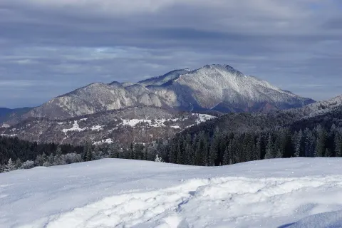Varful Postavarul — langa Dracula Land